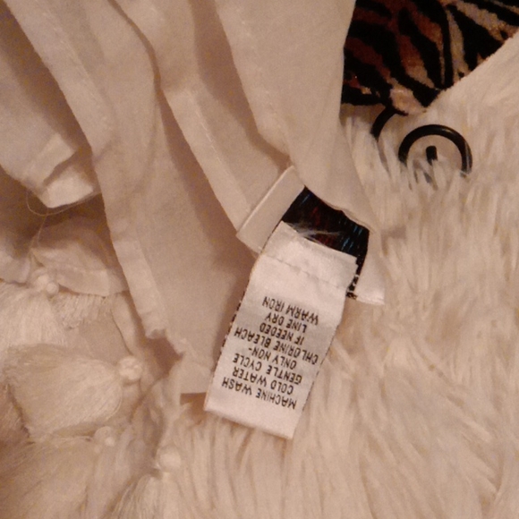 NWOT tasselled scarf - Picture 3 of 3